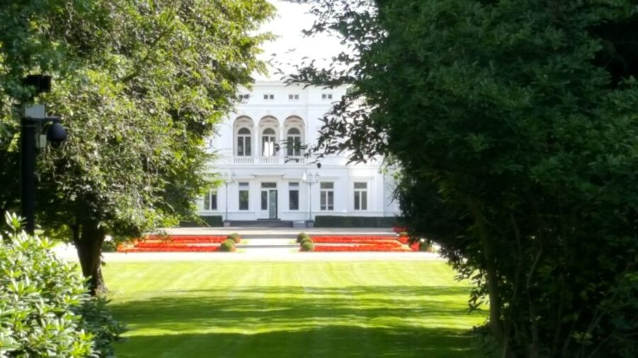 Bonn: Former Government District Private Tour - Adenauerallee and the Federal government axis