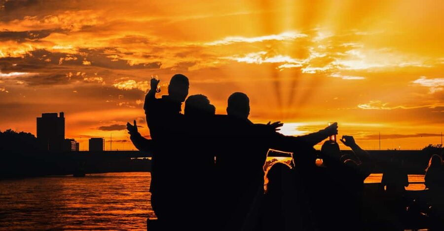Bonn: Sunset Boat Tour on the Rhine - Service and the little comforts that matter on a cruise