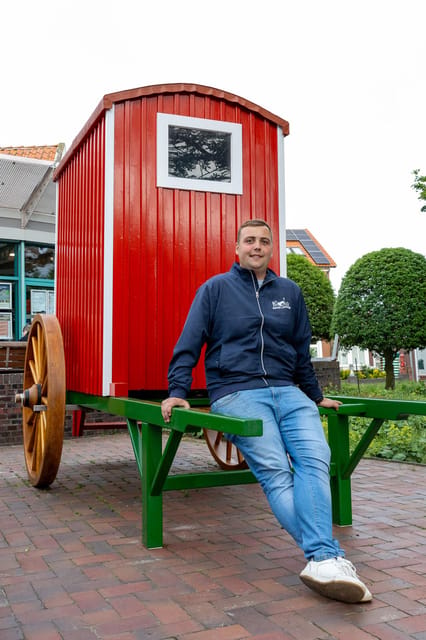 Borkum: Guided Tour with a Local Guide - Old and new lighthouses plus 2 beacons: navigation meets island identity