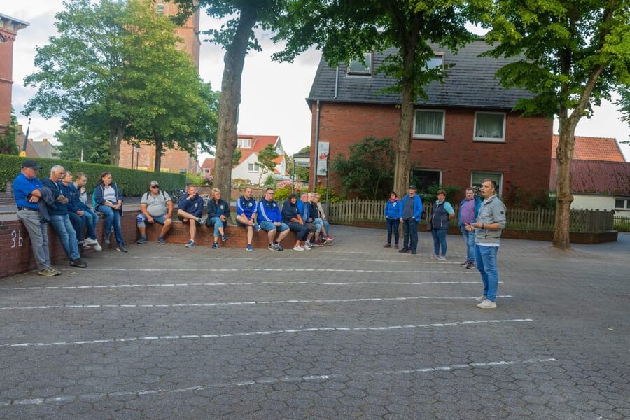 Borkum: Guided Tour with a Local Guide - Schietwetter umbrellas: how the tour handles real Borkum weather