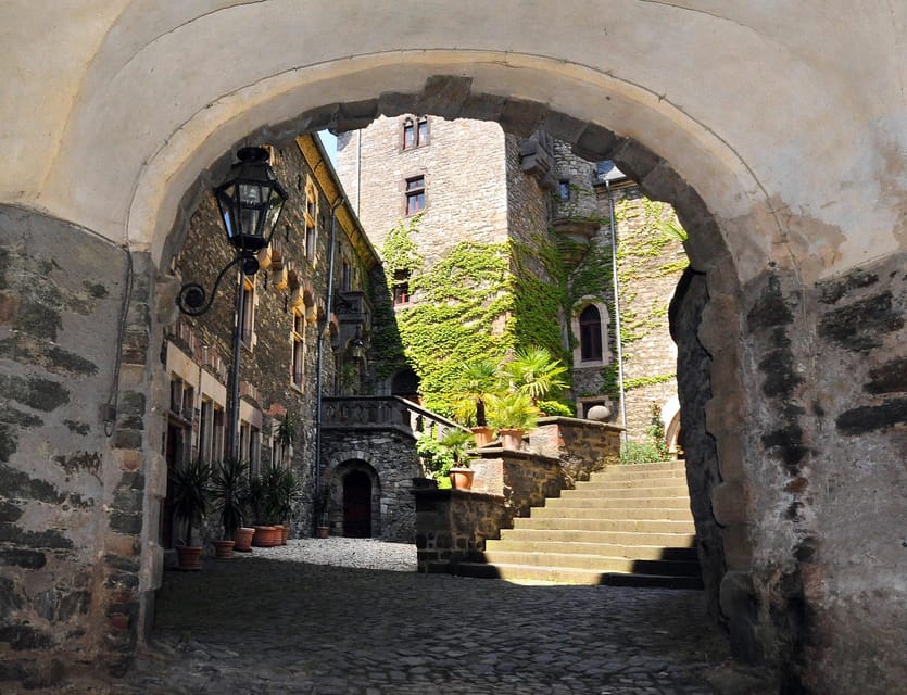 Braunfels: Guided Tour of the Fairytale Castle Braunfels - Starting at Schloss Braunfels Courtyard and Those Tower Views