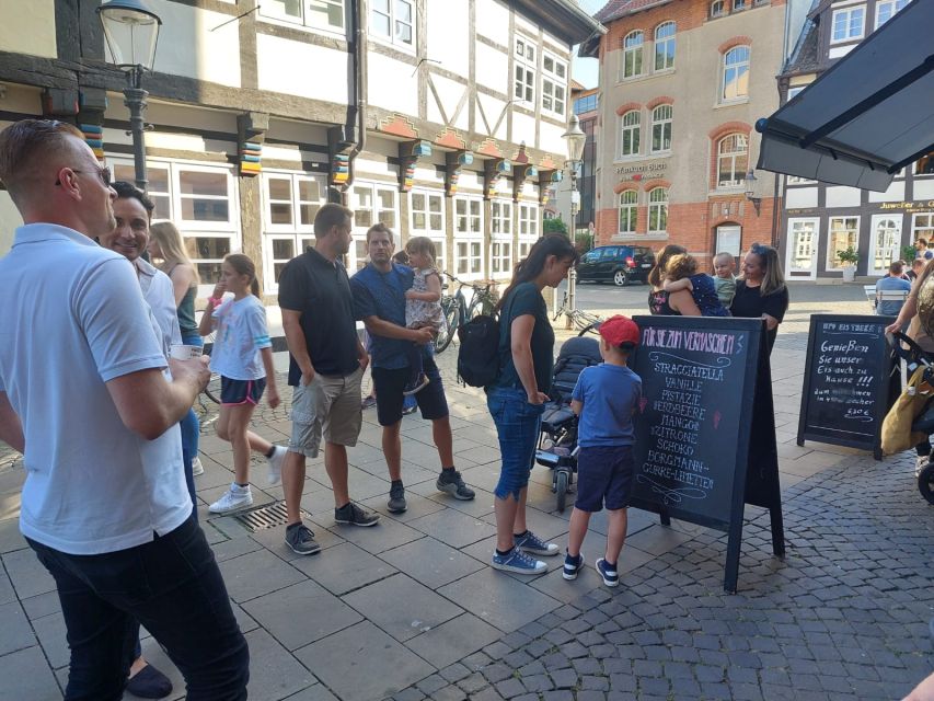 Braunschweig: Guided Walking Tour with Food Tastings - Magniviertel: the oldest part of Braunschweig, on foot