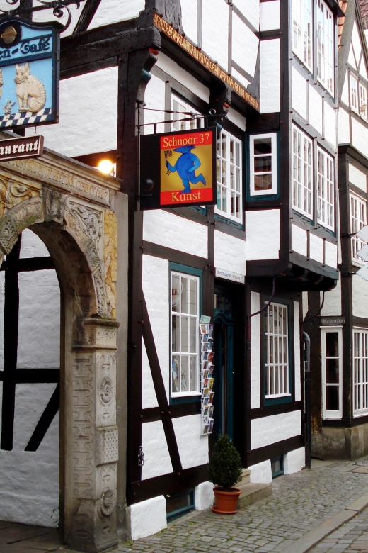 Bremen: Old Town Tour with Costumed Performer & Tour Guide - Meeting at St. Peter’s Cathedral steps: the route starts in the center