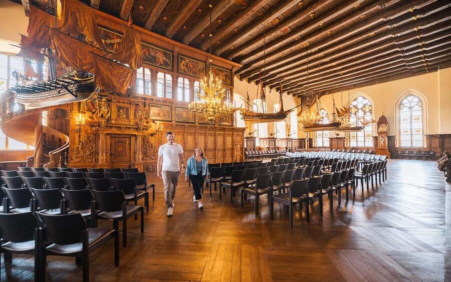 Bremen: Public Tour of the Town Hall in English - Bremen Town Hall feels like a history lesson with great views