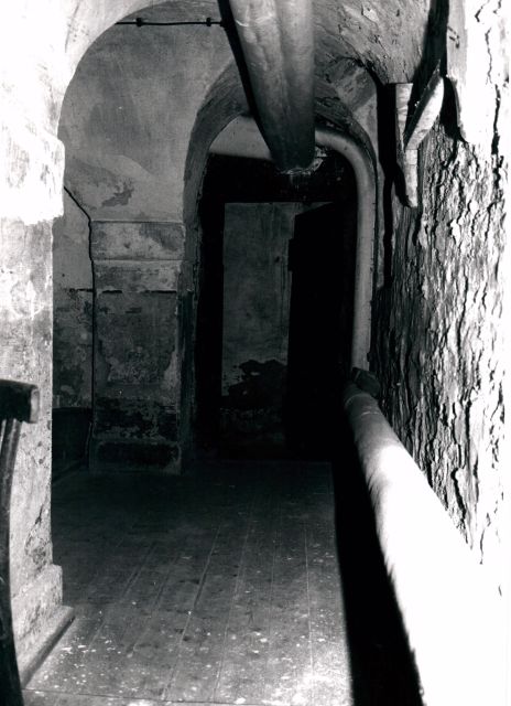 Bremen: Underground Guided Tour - The guides make the underground make sense