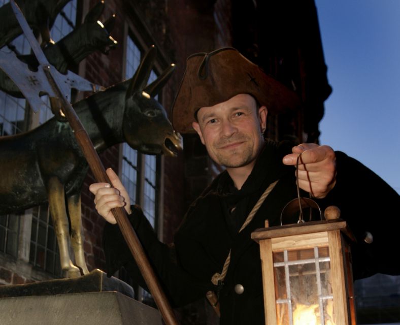 Bremen: Walking Tour in German with Night Guard - Bremen at night with Edwin the Nachtwächter