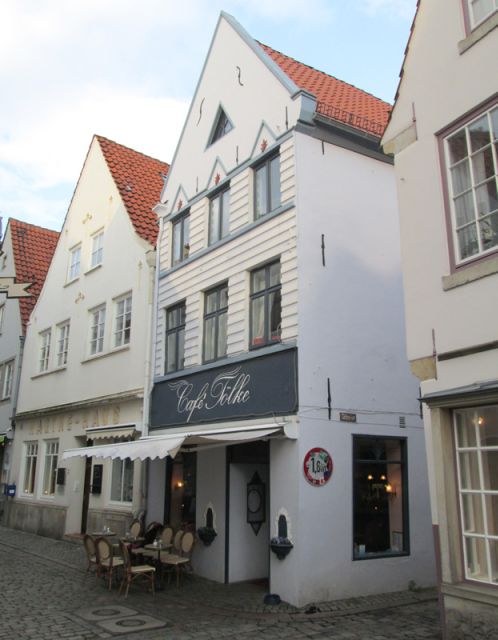 Bremen: Walking Tour of Historic Schnoor District - Goldsmiths and handcrafted shops: when the tour becomes a real street stroll