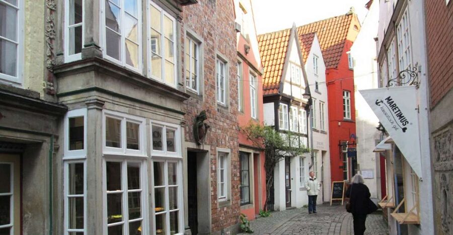 Bremen: Walking Tour of Historic Schnoor District - Meeting at Die Glocke and setting up your walk