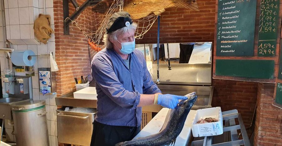 Bremerhaven: Fish Bite Guided Walking Tour - Stop 2: Abelmann’s Fischfeinkost, hand-made samples and shop-door stories