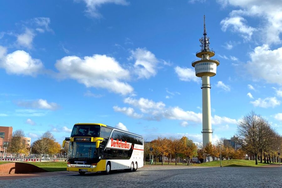 Bremerhaven: Harbor Bus Tour - International port area views of cruise ships and ocean steamers