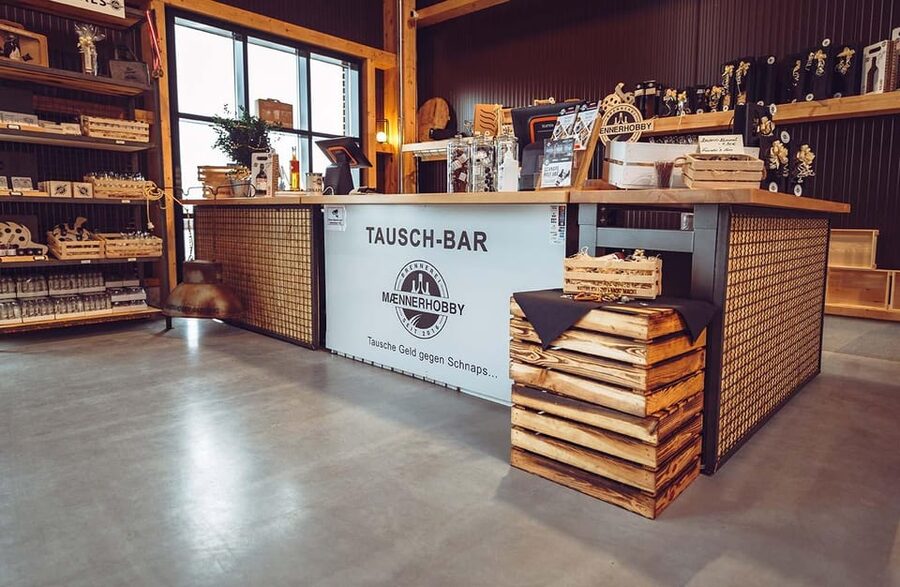 Brewery tour with guide! - Entering MÆNNERHOBBY: a compact tour with real production access