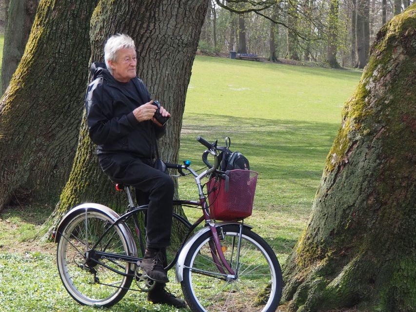 Celebs, Waterfronts and Nature Cycle Tour - Feenteich, Schwanenwijk, and Mundsburg Bridge on the way to the finale