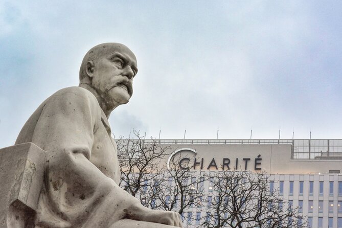 Charité Hospital Walking Tour: Exploring Berlin’s Medical History - Stop 1: The Robert-Koch Denkmal and Why It Matters Beyond One Man