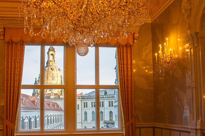City tour and castle tour with green vaults, parade rooms and much more - Entering Dresden Castle: the Green Vault and the rooms of power