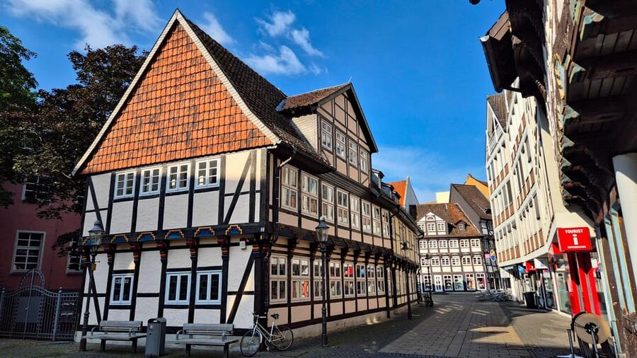 City tour Braunschweig: diverse and full of surprises. - Brunswick Palace to German Unity Square, from dukes to modern identity