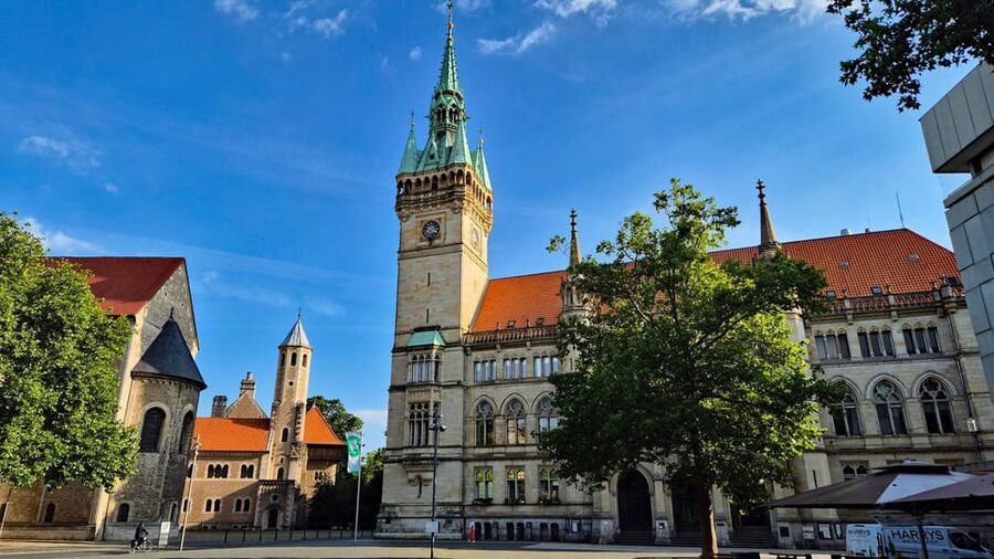 City tour Braunschweig: diverse and full of surprises. - Guides you actually want to talk to, Tom or Tobi