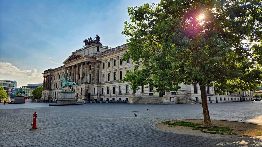 City tour Braunschweig: diverse and full of surprises. - Meet at Magni Boutique Hotel, then get oriented quickly