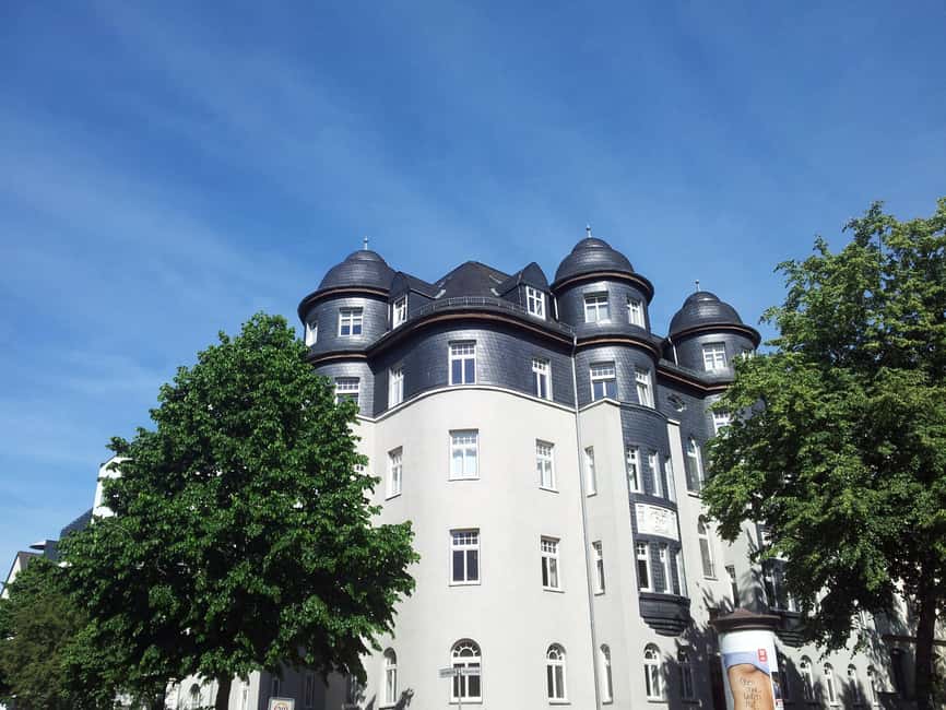 City tour Chemnitz - Karl Marx head in the center: the icon that explains a whole era