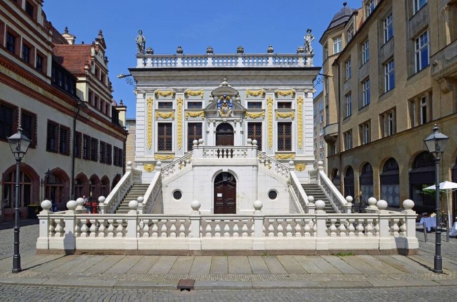 City tour on foot, by S-Bahn and tram - Bayrischer Bahnhof: history you can see and photograph