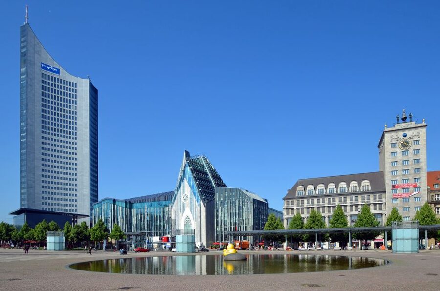 City tour on foot, by S-Bahn and tram - Trade fair Leipzig and the story behind the arcades