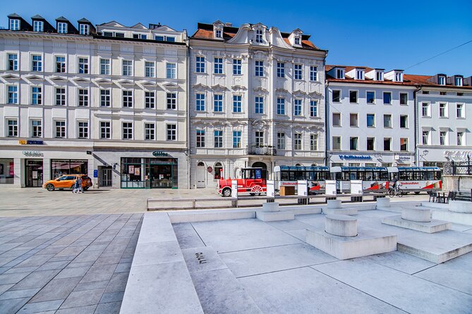 City tour through Regensburg with the little train - Domplatz Start Point and the 45-Minute Rhythm