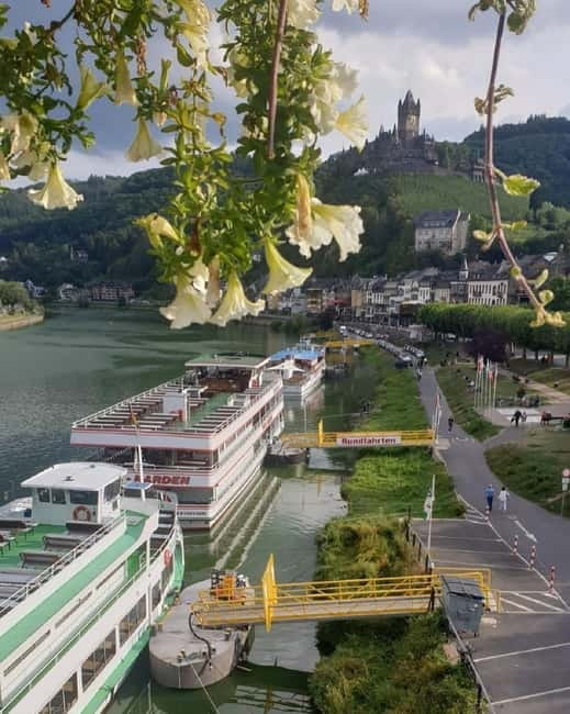 Cochem: Panorama-Schiff-Tour 1 Stunde bis Ernst und zurück - A one-hour panoramic cruise that starts under Skagerrak Bridge
