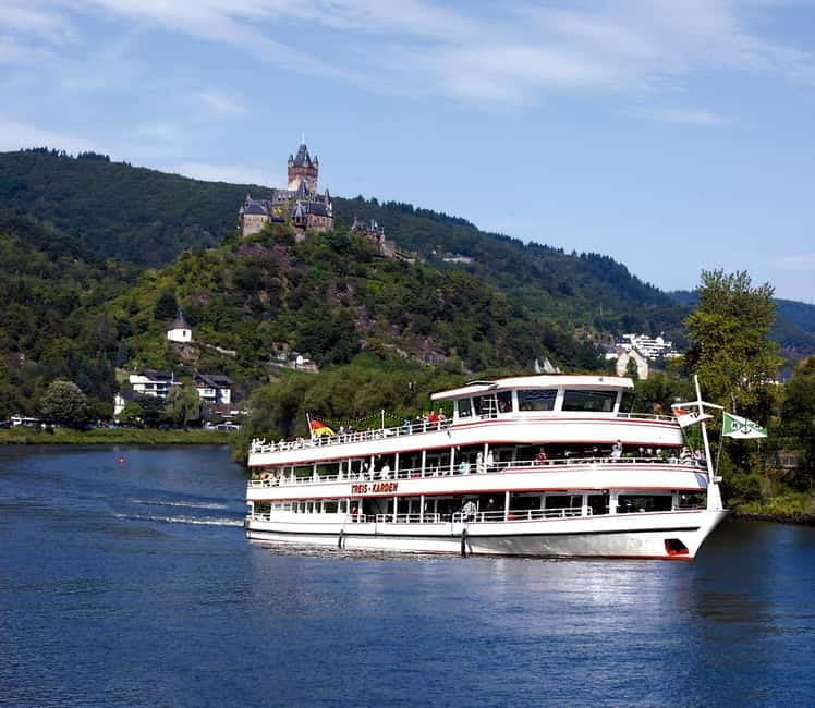 Cochem: Panorama-Schiff-Tour 1 Stunde bis Ernst und zurück - Downstream out, upstream back: how the castle views work