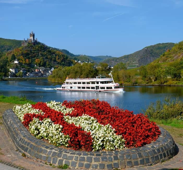 Cochem: Panorama-Schiff-Tour 1 Stunde bis Ernst und zurück - Boarding the Treis-Karden: where you can actually see