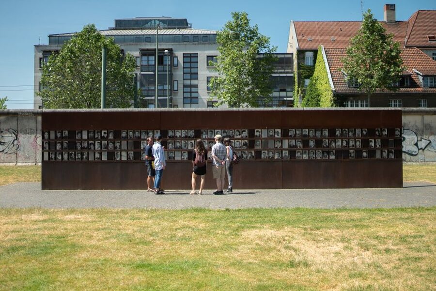 Cold War, Berlin Wall, Spies and the East Side Gallery - Price and what you really get for 3 hours