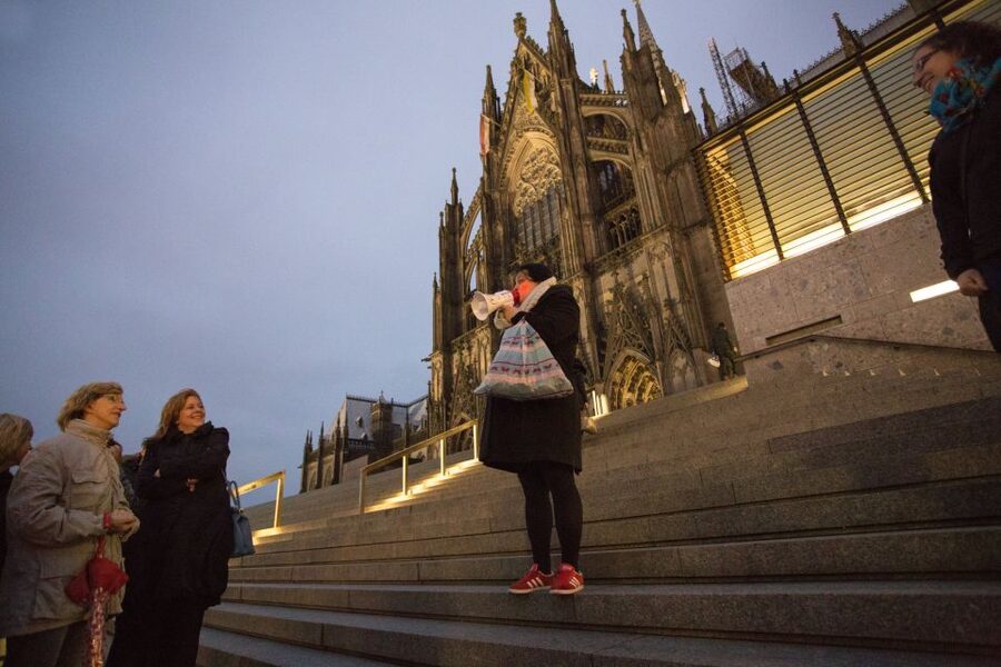 Cologne: 1.5-Hour Comedy Bus Tour - Provider and vibe: what the ComedyTour format feels like
