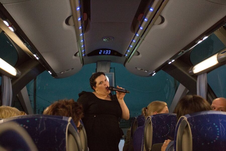 Cologne: 1.5-Hour Comedy Bus Tour - Your 90 minutes in Cologne: the ride, the jokes, and the cathedral-city route