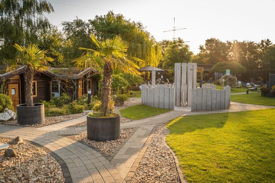 Cologne: 1-day ticket for the Aqualand adventure pool including sauna world - Aqualand Cologne at Fühlinger See: The Simple Day-Trip Setup