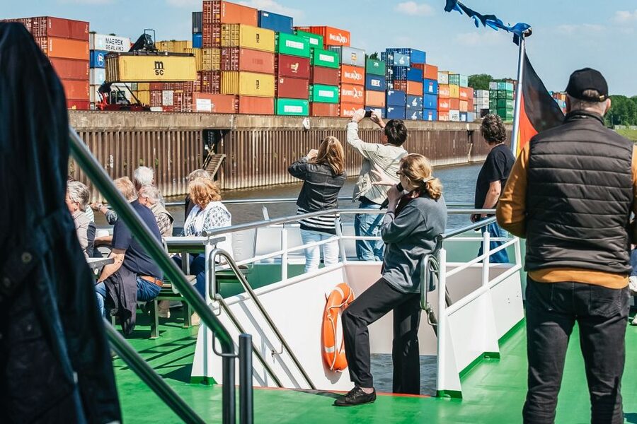 Cologne: 3-Hour Harbor Tour Cruise - Deutz and Mülheim Harbors: How Industry Sits Next to the City
