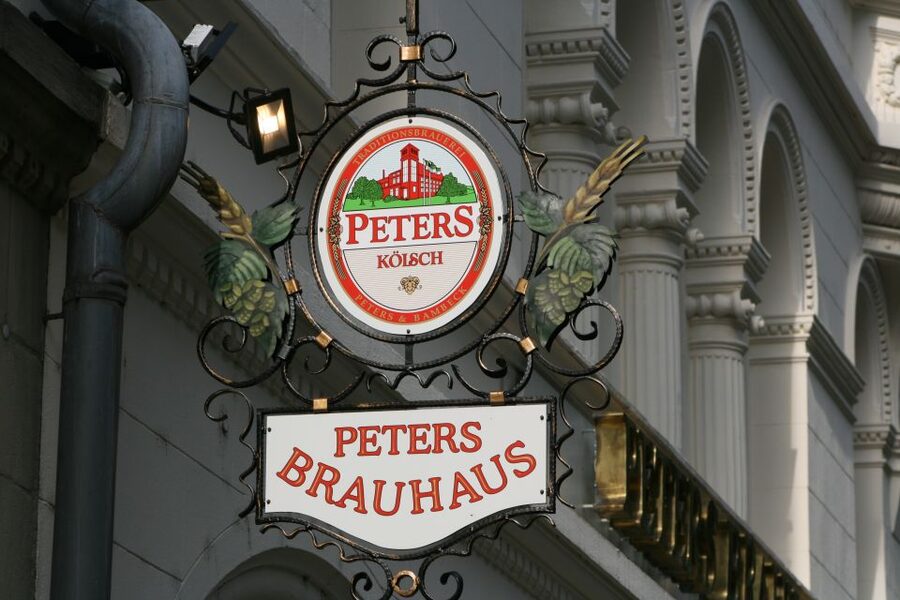 Cologne: 3 Old Town Breweries Guided Walking Tour - Heinzelmännchenbrunnen: the Cologne beer tour starts where the legends live