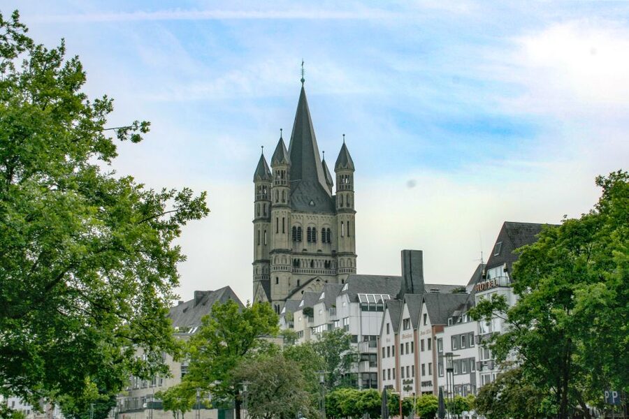 Cologne: City Highlights with Local Guide - Romans, French influence, bishops, merchants, and war rebuilding, connected