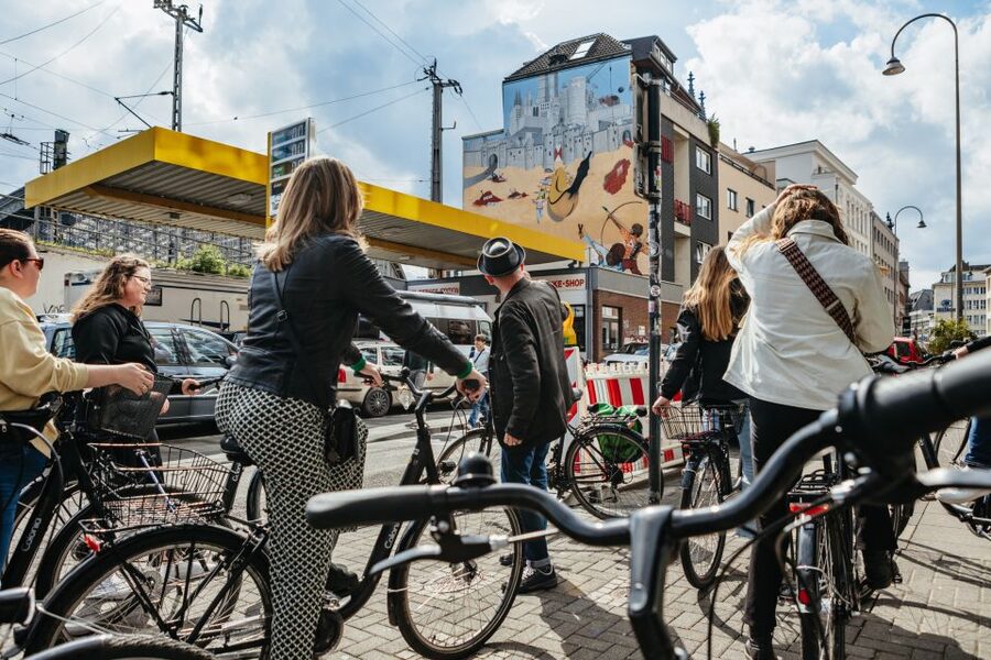 Cologne: Ehrenfeld Street Art Bike Tour - The 3-hour ride format: active sightseeing without sprinting