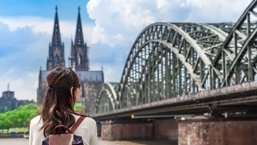 Cologne: entertaining guided tour to old town highlights - Roman Cologne Through Everyday Anchors