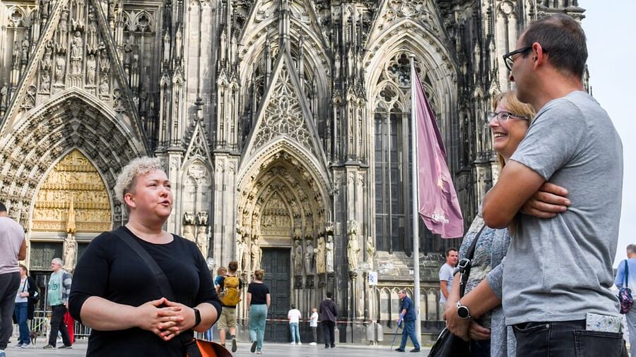 Cologne: entertaining guided tour to old town highlights - Guide Style Matters, and It Shows