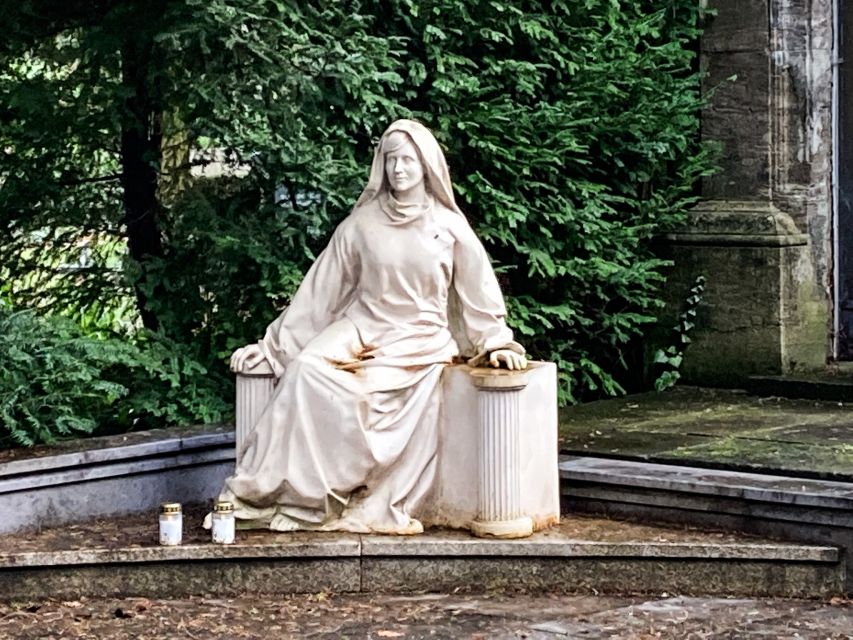 Cologne: Guided Tour of Melatenfriedhof - Your guide matters: Beate and Ulla set the tone
