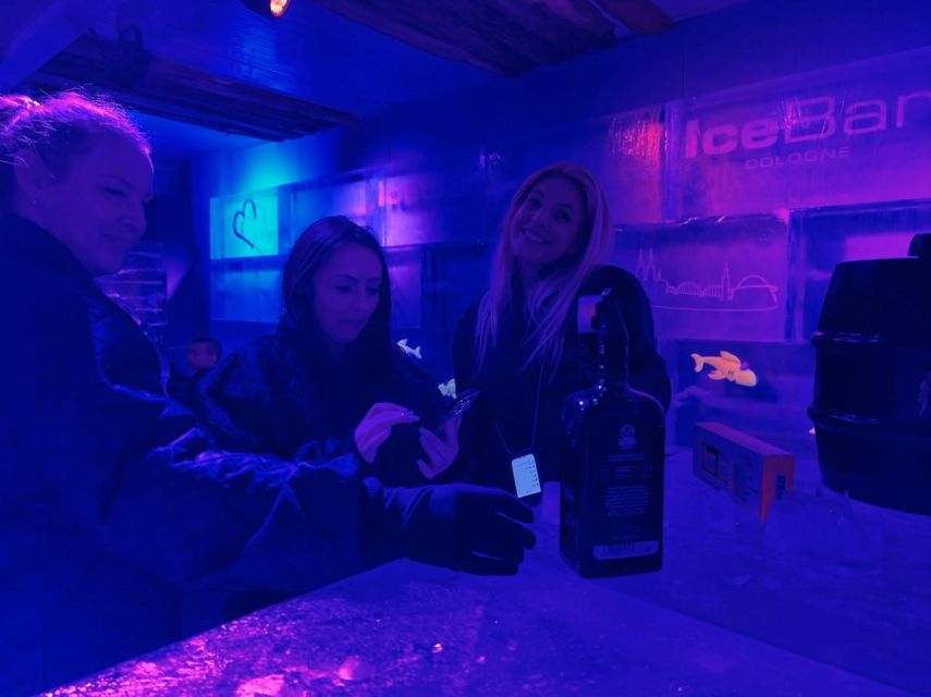 Cologne: IceBar Entry Ticket with Drinks - From the warm waiting bar into the ice room