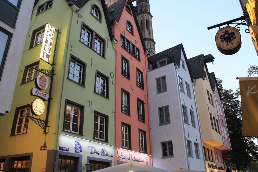 Cologne: Kölsche Highlights-/Altstadt Tour in German - Breweries and pub stories, Cologne culture explained in plain talk