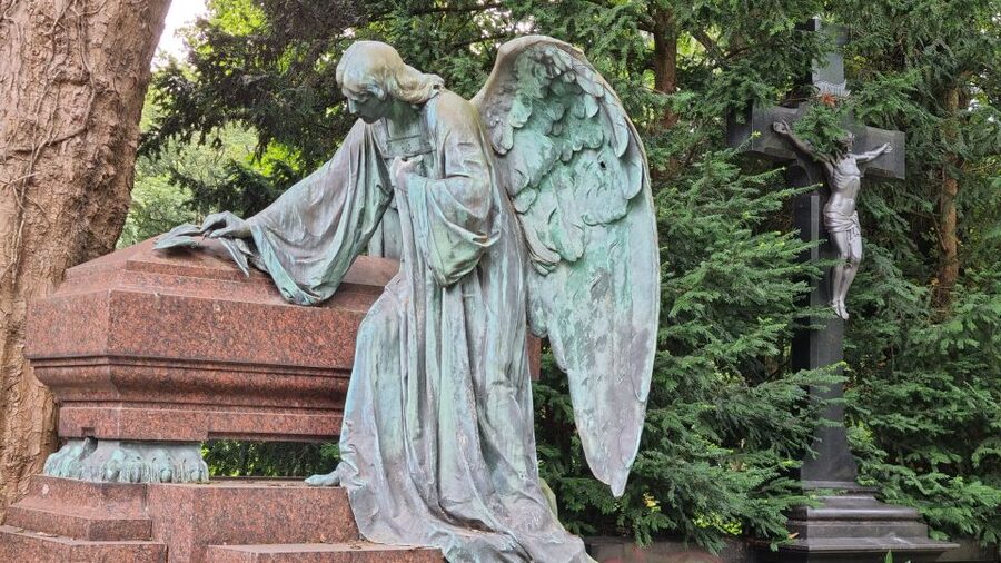 Cologne: Melaten Cemetery Celebrities and Curiosities - From lepers and executions to a central cemetery in Cologne