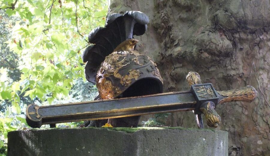 Cologne: Melaten Cemetery Life, Love and Death Tour - Famous Personalities and the Cologne You Feel in the Stories