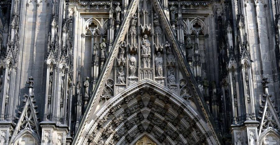 Cologne: Old Town Historical Walking Tour with GEO Epoche - A 2-hour Cologne walk that turns facades into clues