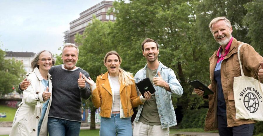 Cologne Old Town: Outdoor Escape Game - The iPad Mission System: Game Master Help Without Handholding