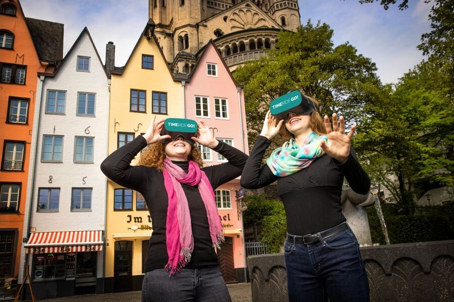 Cologne: Old Town Virtual Reality Walking Tour - TimeRide Köln start: street-level VR instead of a museum lecture