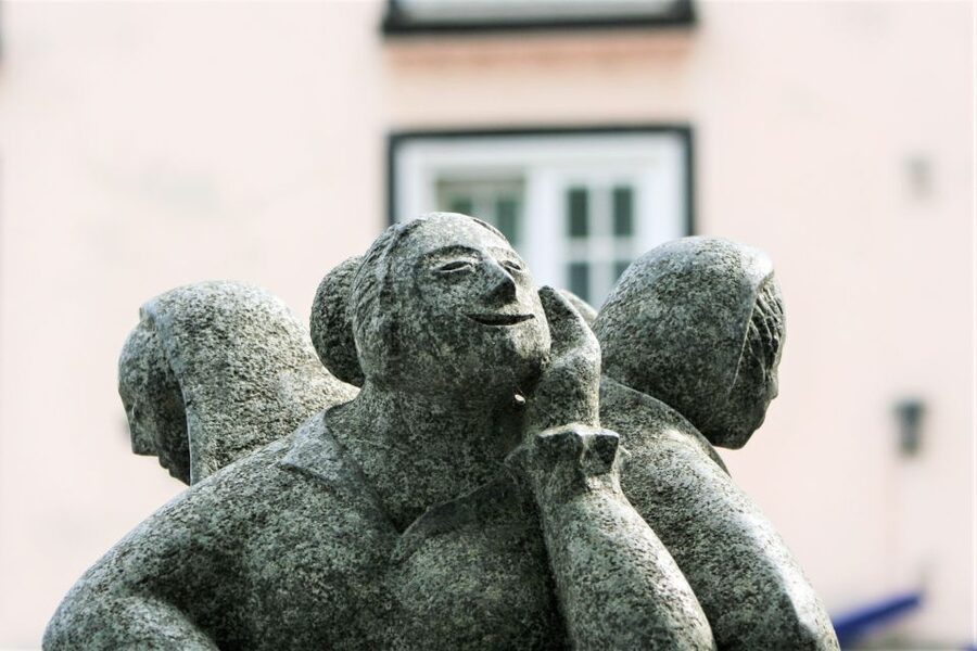 Cologne: Old Town Walking Tour with 1 Brewery Visit & 1 Beer - The Köbes, Kölsch, and Pittermännchen focus you will want to notice