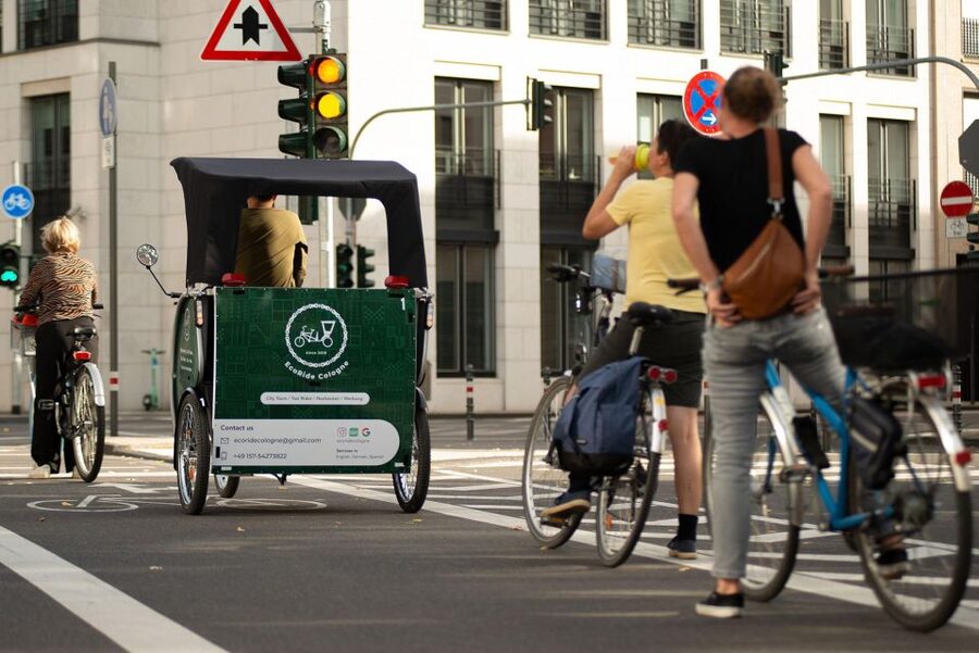 Cologne: Private Rickshaw Tour - Cologne Cathedral, plus the best angle for photos