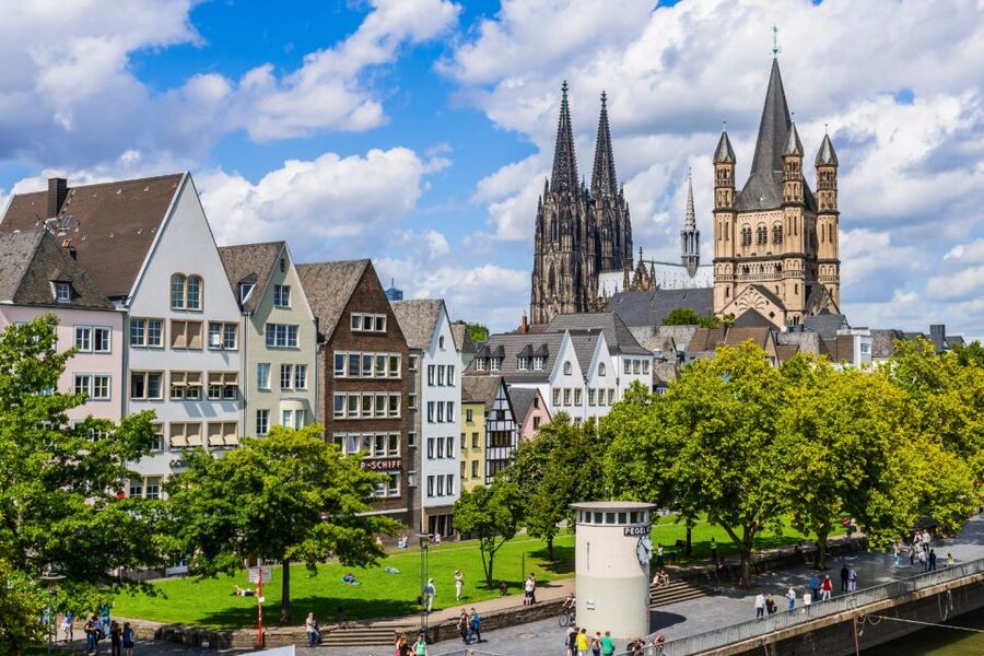 Cologne: Scavenger Hunt Self-Guided Tour - Heumarkt and Great St. Martin Church: switching from square to story