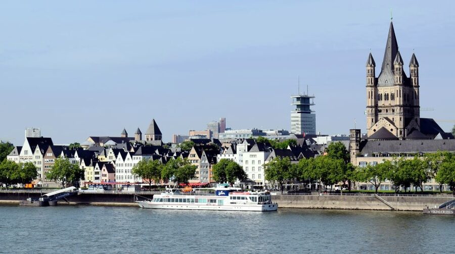 Cologne: The Dark Side of the City Walking Tour - The “1.5 hours” reality: pacing, comfort, and photo stops